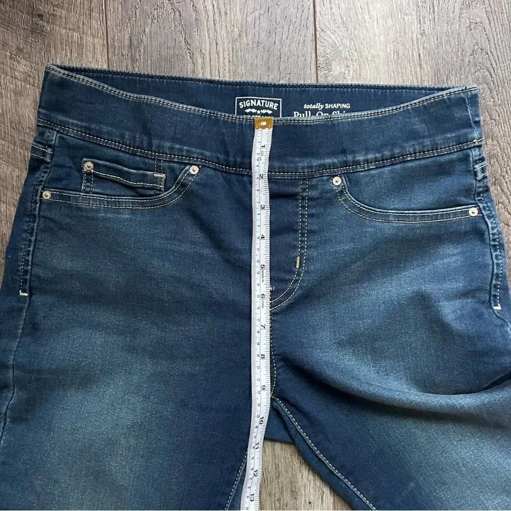 Signature by Levi Strauss Totally Shaping Pull On Skinny Jeans Size 6 Short